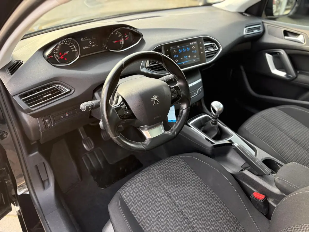 1.2 PureTech Blue Lease Executive | Pano | PDC | Navi | Climate | Cruise | LMV | Carplay |