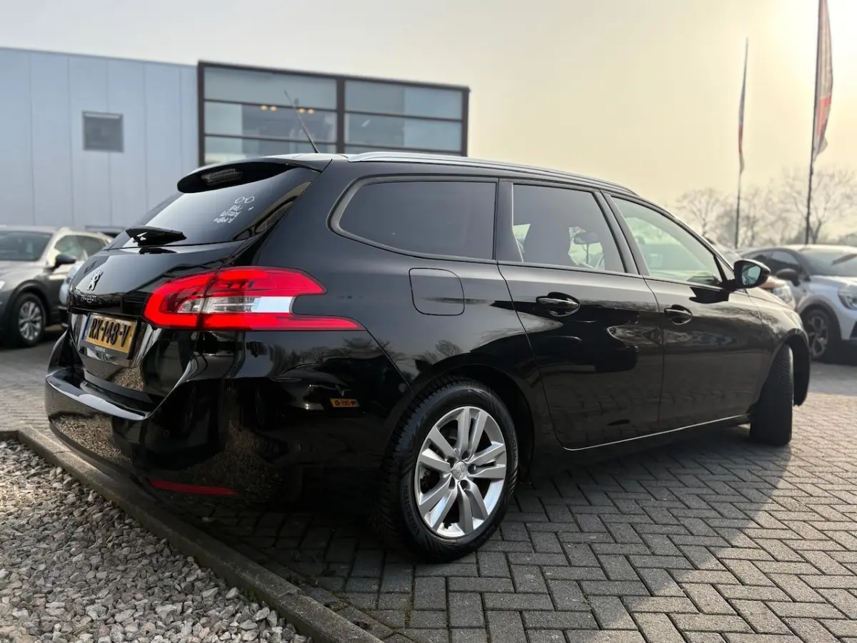 1.2 PureTech Blue Lease Executive | Pano | PDC | Navi | Climate | Cruise | LMV | Carplay |
