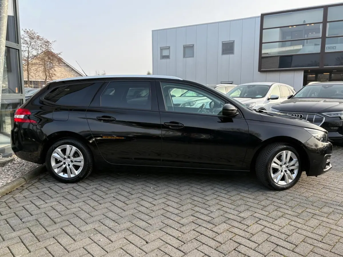 1.2 PureTech Blue Lease Executive | Pano | PDC | Navi | Climate | Cruise | LMV | Carplay |