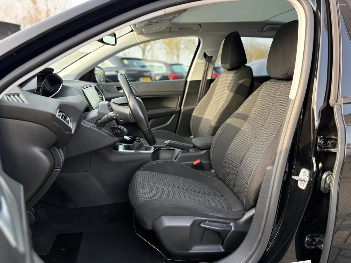 1.2 PureTech Blue Lease Executive | Pano | PDC | Navi | Climate | Cruise | LMV | Carplay |