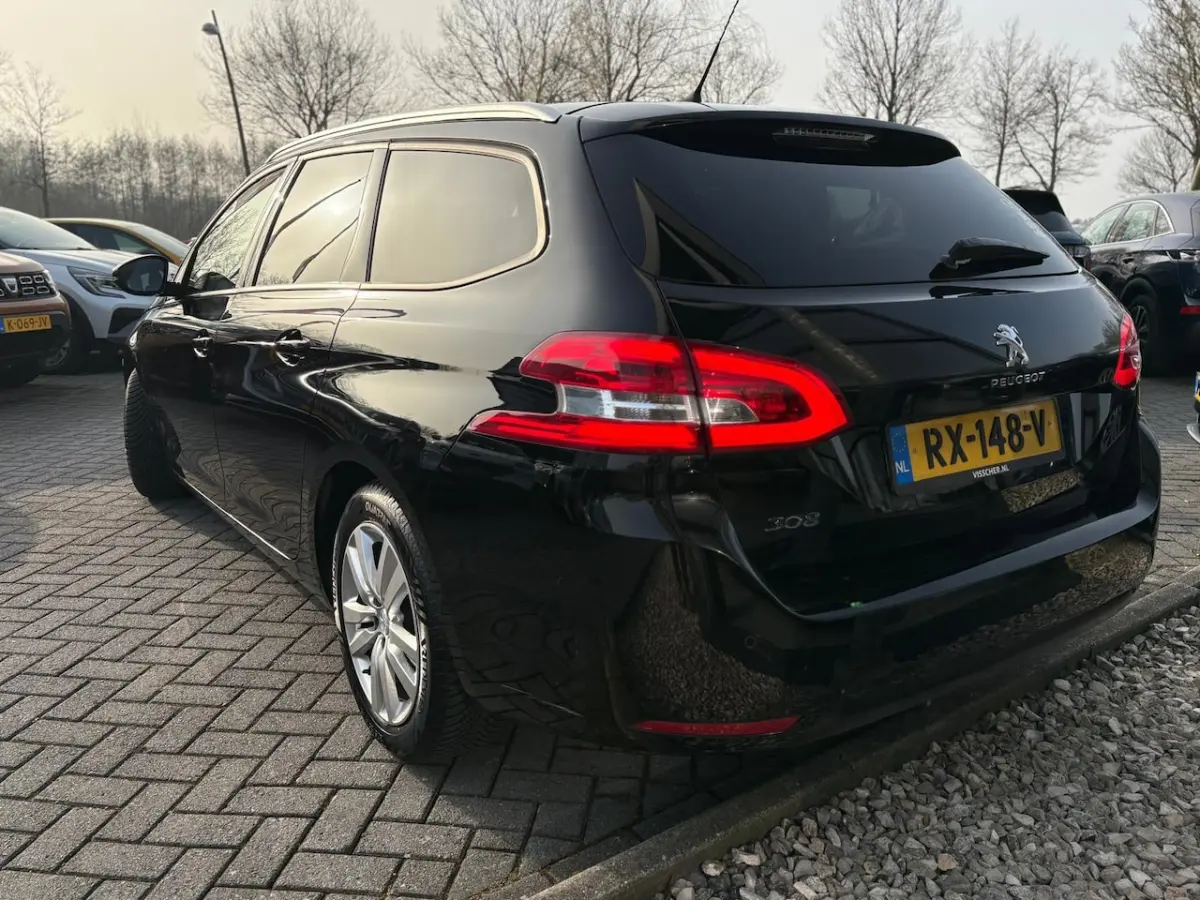 1.2 PureTech Blue Lease Executive | Pano | PDC | Navi | Climate | Cruise | LMV | Carplay |