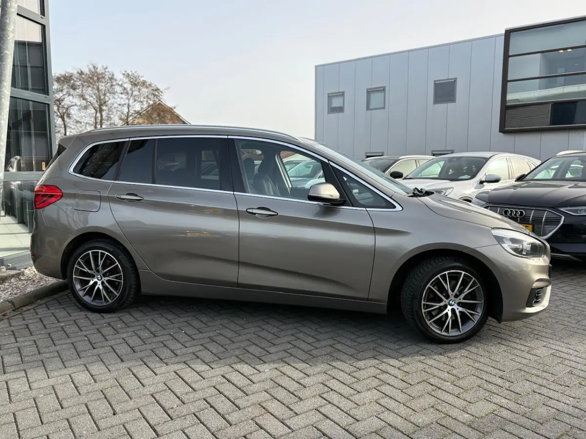 218i | 7 Peroons | Automaat | Navi | Climate | PDC | Cruise | Stoelverwarming |