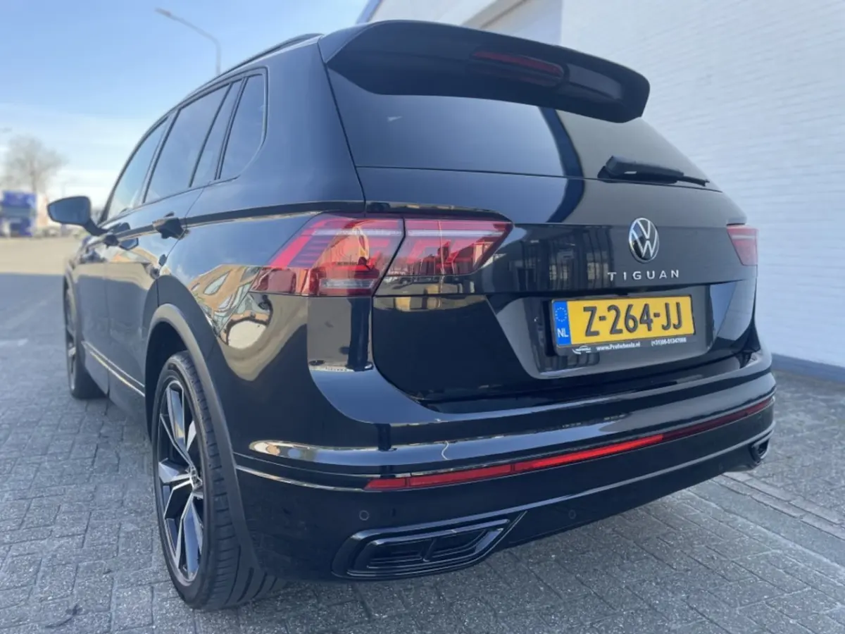 1.5 TSI 3X R-Line Black *IQ Light* PANO