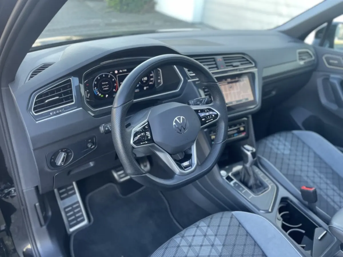 1.5 TSI 3X R-Line Black *IQ Light* PANO