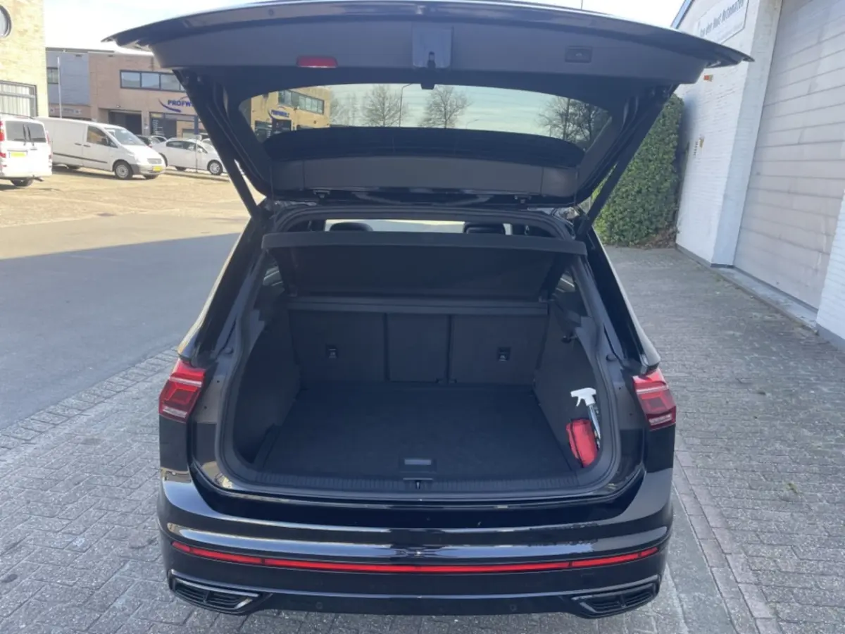 1.5 TSI 3X R-Line Black *IQ Light* PANO
