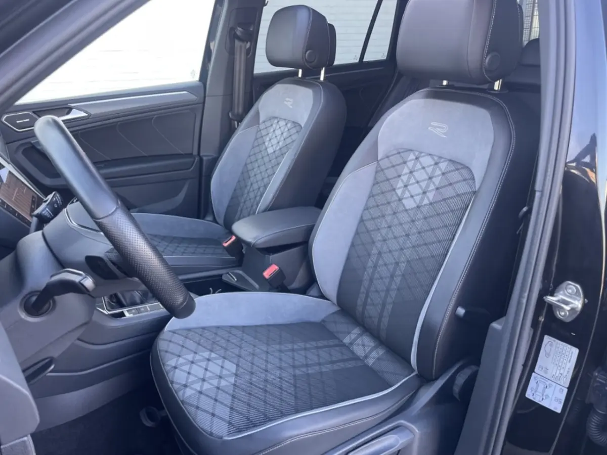 1.5 TSI 3X R-Line Black *IQ Light* PANO