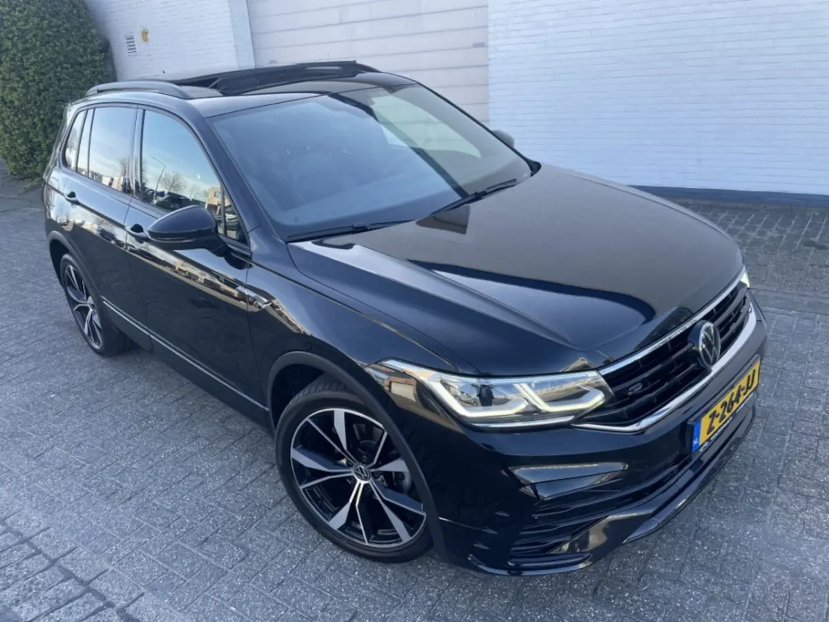 1.5 TSI 3X R-Line Black *IQ Light* PANO