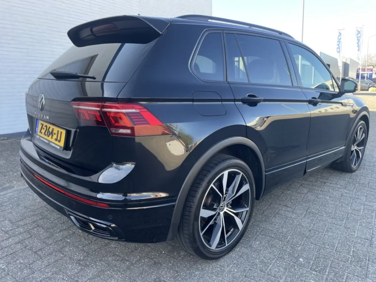 1.5 TSI 3X R-Line Black *IQ Light* PANO