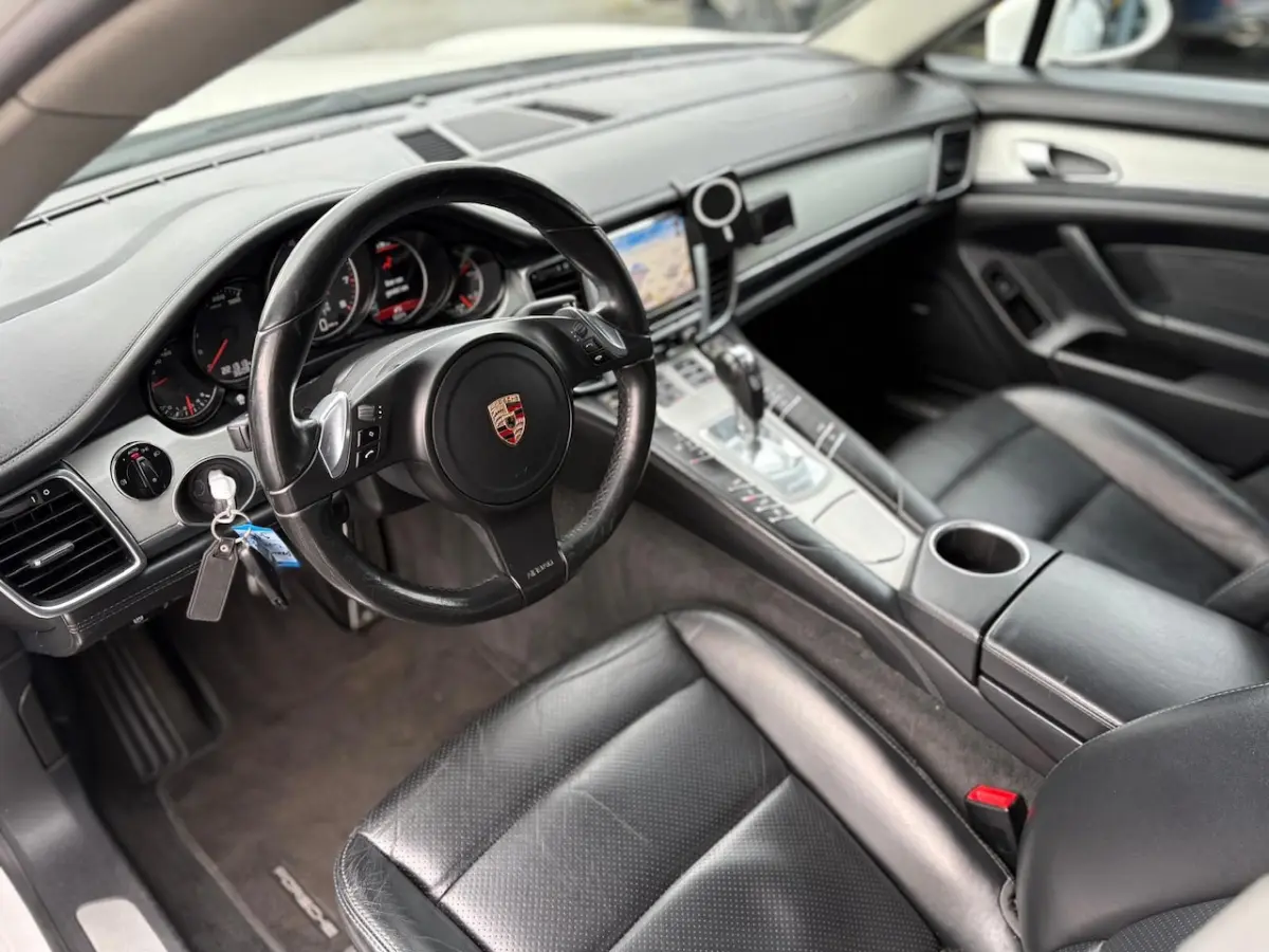 3.6 4 | Automaat | Luchtvering | Navi | Climate | Leder | PDC | LMV | Recent onderhouden |
