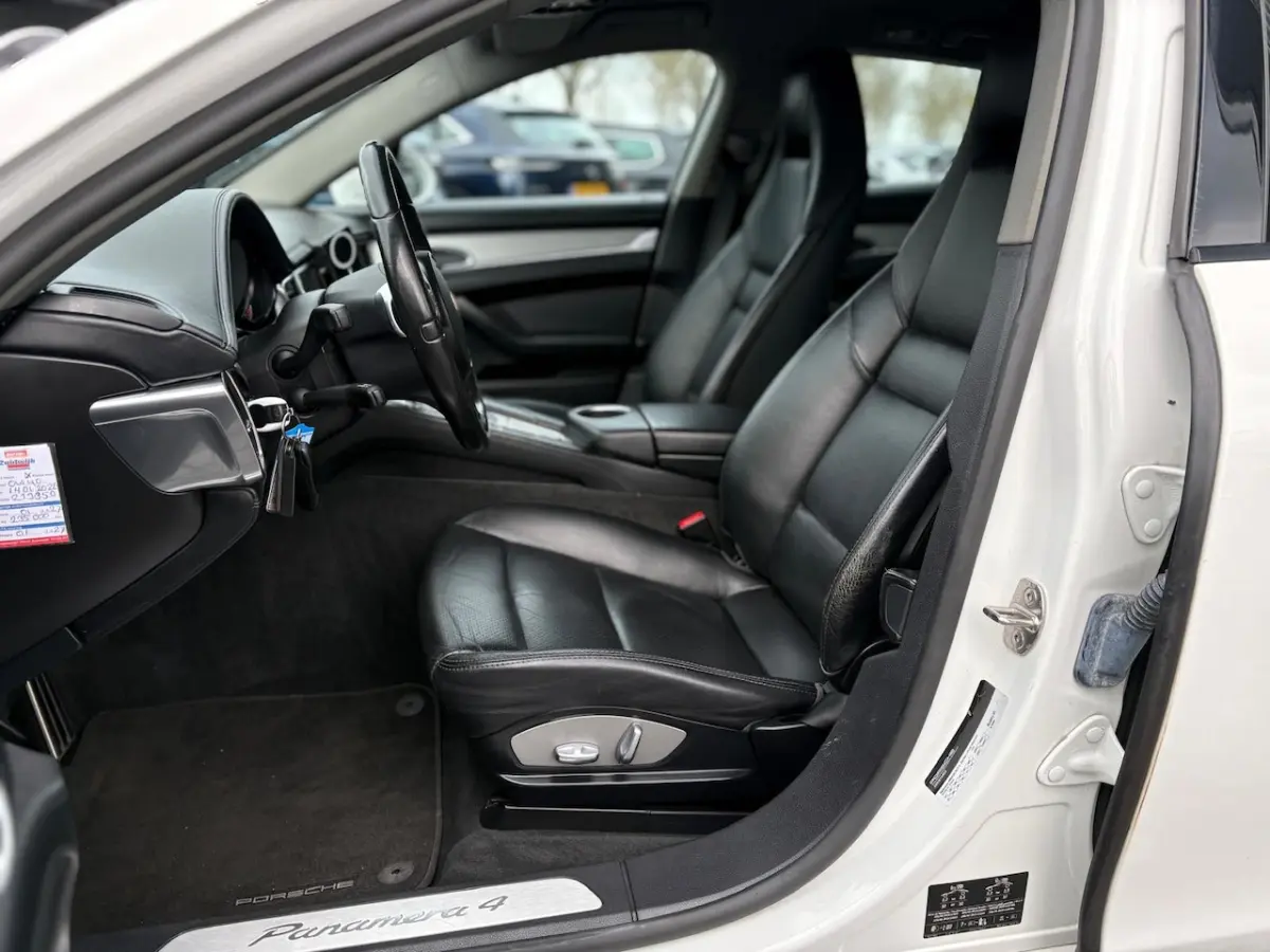 3.6 4 | Automaat | Luchtvering | Navi | Climate | Leder | PDC | LMV | Recent onderhouden |