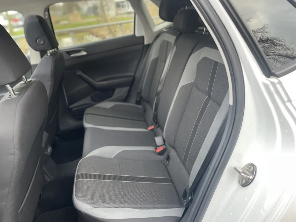 1.0 TSI R-Line Dsg/Pano /Navi/Camera