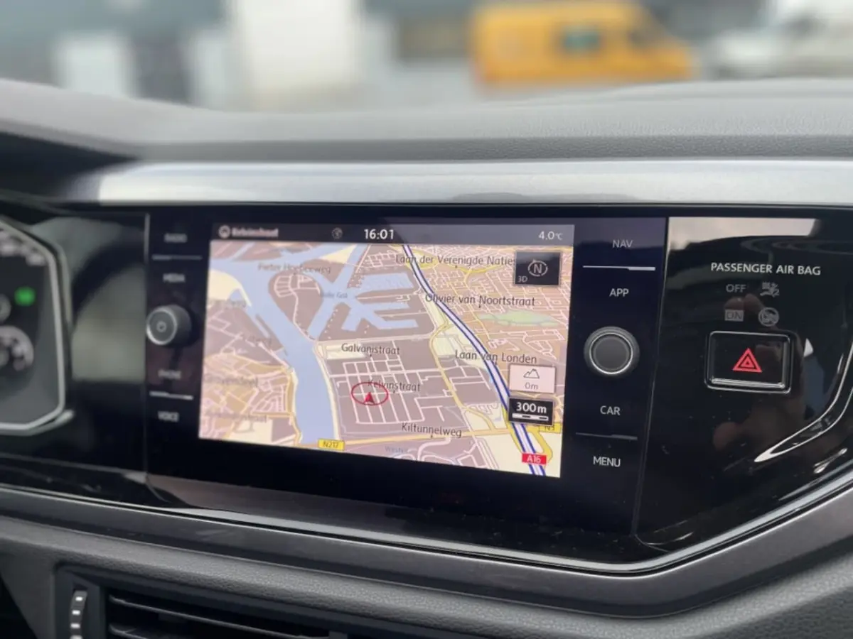 1.0 TSI R-Line Dsg/Pano /Navi/Camera