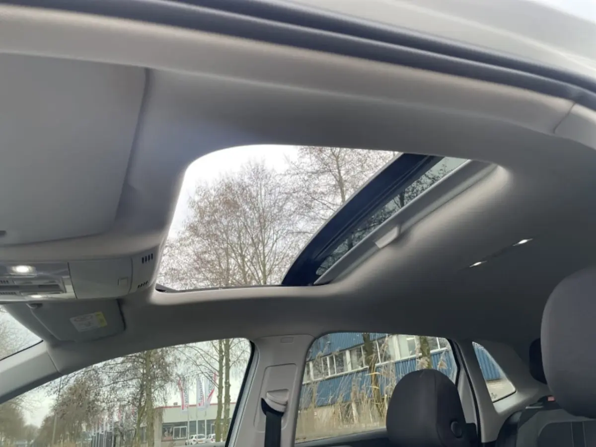 1.0 TSI R-Line Dsg/Pano /Navi/Camera