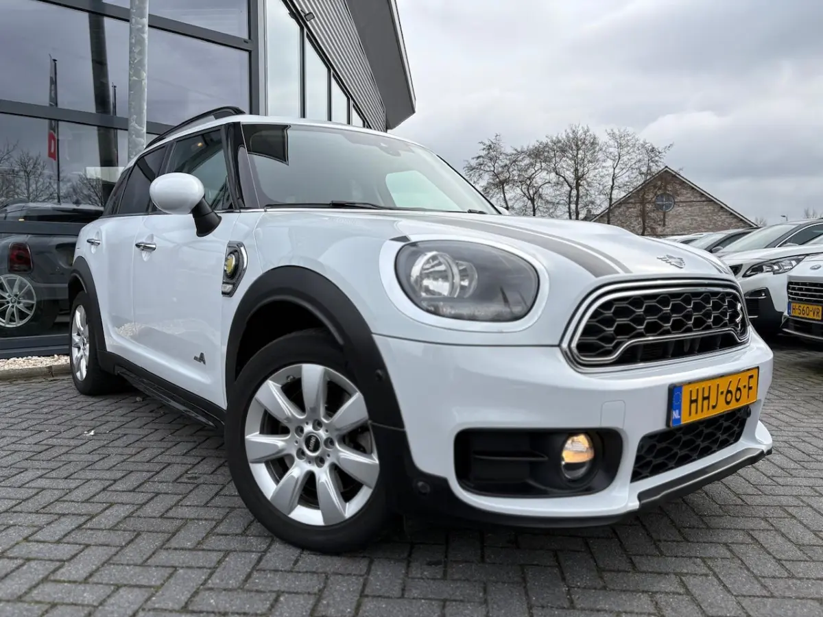 1.5 Cooper S E ALL4 | Plug in hybride | Automaat | Stoelverwarming | Navi | Carplay | PDC