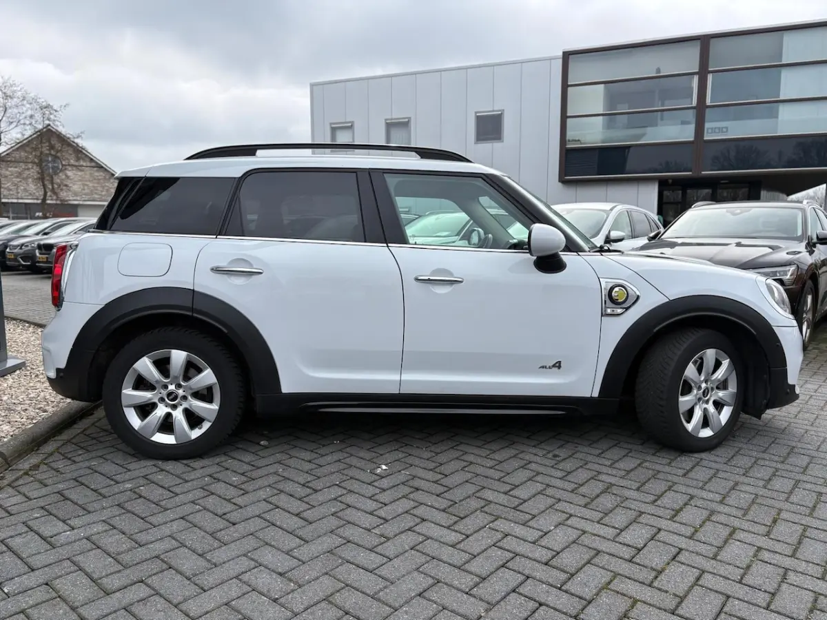 1.5 Cooper S E ALL4 | Plug in hybride | Automaat | Stoelverwarming | Navi | Carplay | PDC