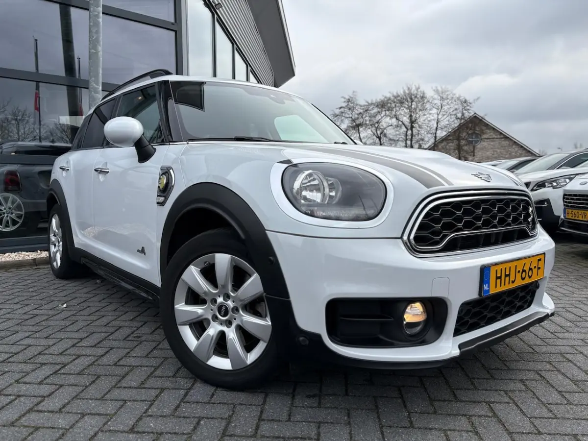 1.5 Cooper S E ALL4 | Plug in hybride | Automaat | Stoelverwarming | Navi | Carplay | PDC