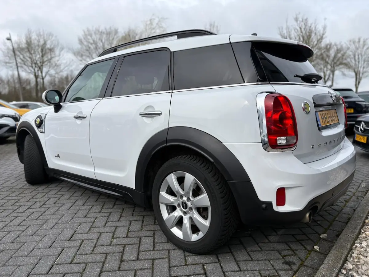 1.5 Cooper S E ALL4 | Plug in hybride | Automaat | Stoelverwarming | Navi | Carplay | PDC