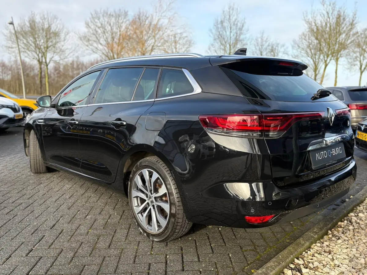 Estate Plug In Hybrid 160 Techno | Automaat | Navi | Carplay | LED | Camera | Park assist
