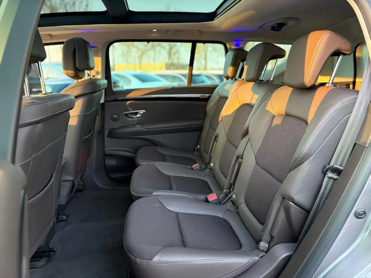 1.6 dCi Intens | Full options | Head up | Automaat | Panorama | LED | Stoel/ stuur verw |