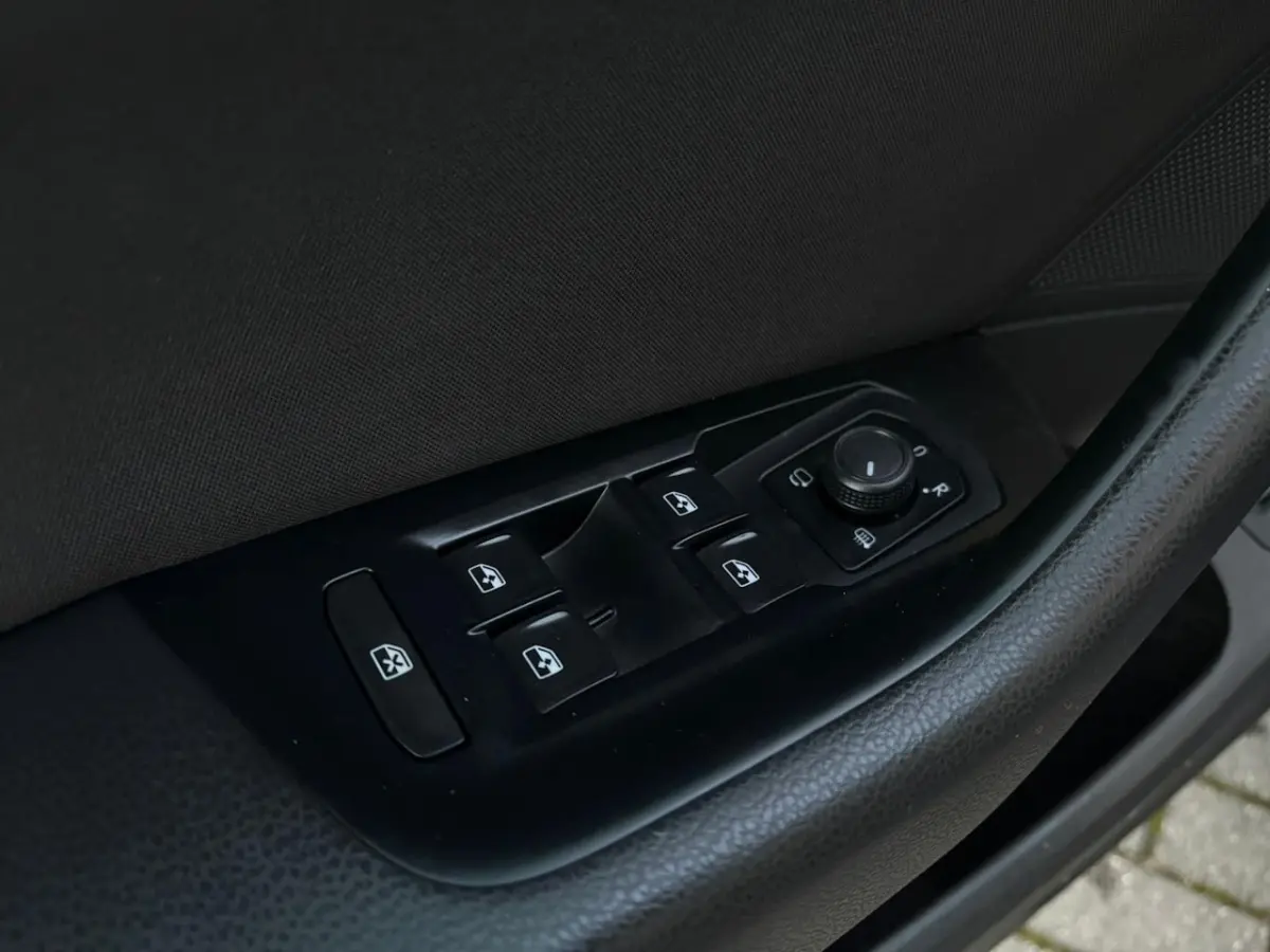 2.0 TDI Business | DSG | Panorama | Climate | PDC | Camera | Adaptieve cruise | LED |