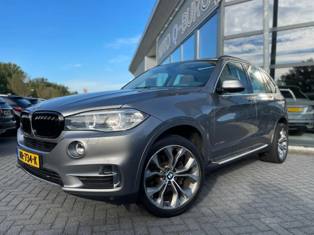 XDrive30d High Executive | Automaat | Panorama dak | Trekhaak | Standkachel | Leder | LED
