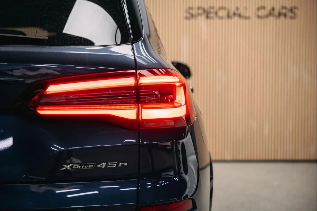 xDrive45e High Executive | M-sport | Luchtvering | Pano | Head-Up | Trekhaak | 360 camera