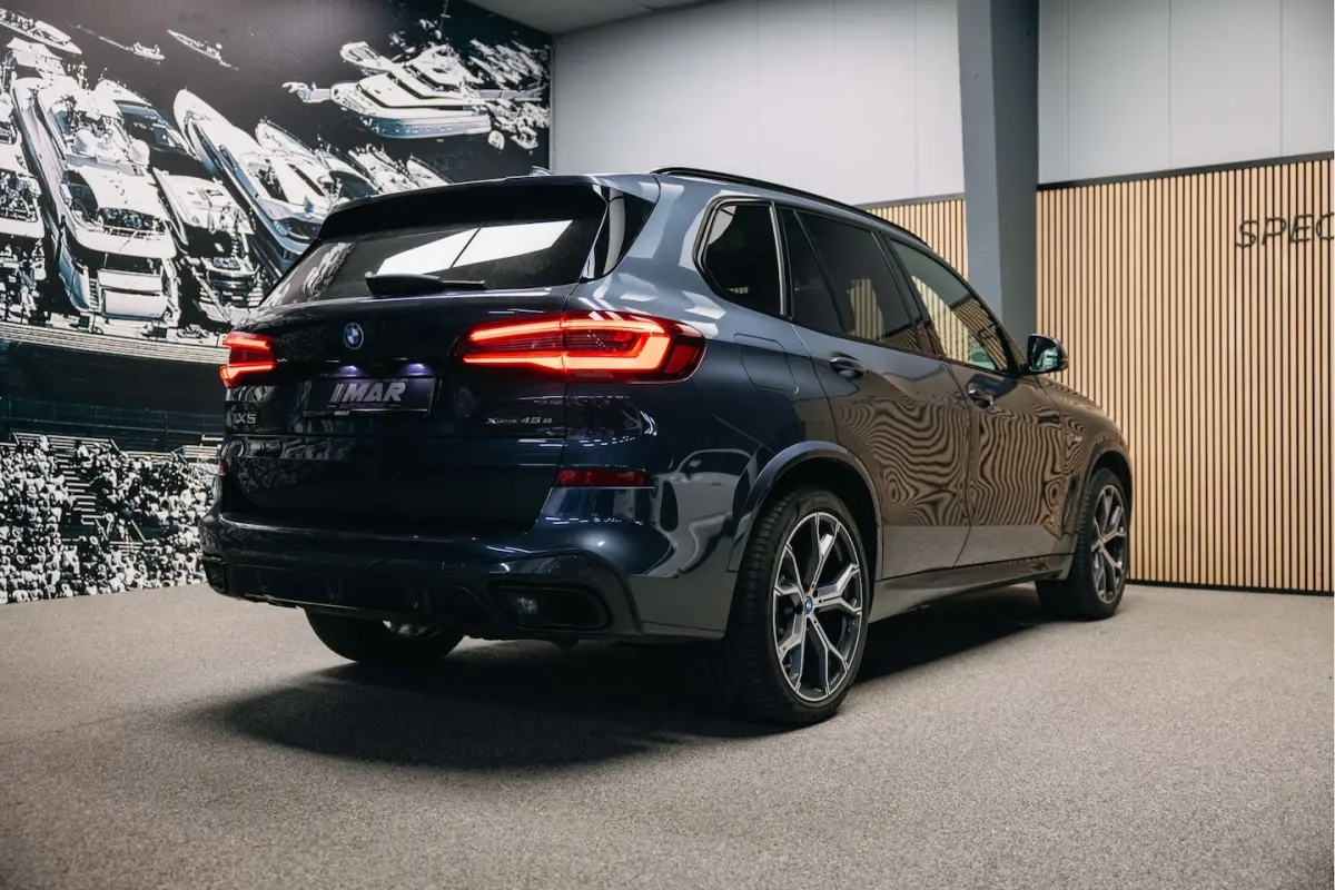 xDrive45e High Executive | M-sport | Luchtvering | Pano | Head-Up | Trekhaak | 360 camera