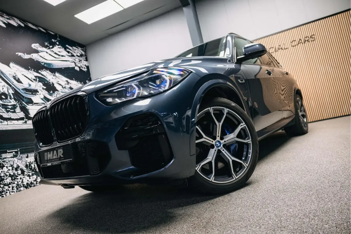 xDrive45e High Executive | M-sport | Luchtvering | Pano | Head-Up | Trekhaak | 360 camera