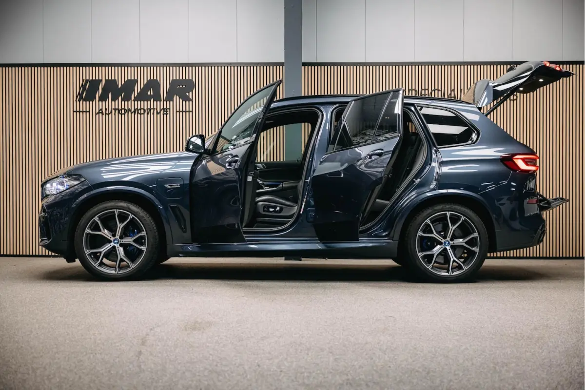 xDrive45e High Executive | M-sport | Luchtvering | Pano | Head-Up | Trekhaak | 360 camera