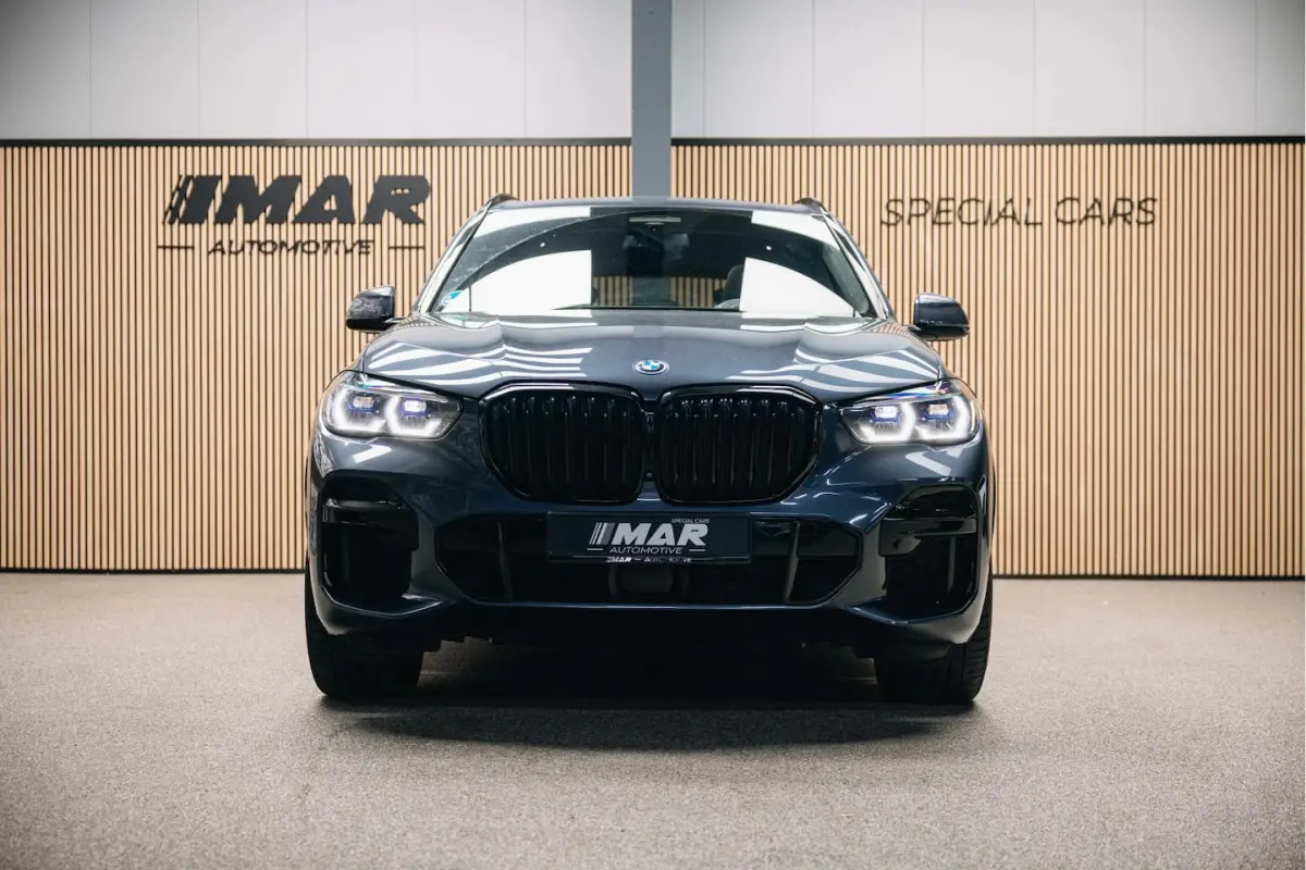 xDrive45e High Executive | M-sport | Luchtvering | Pano | Head-Up | Trekhaak | 360 camera