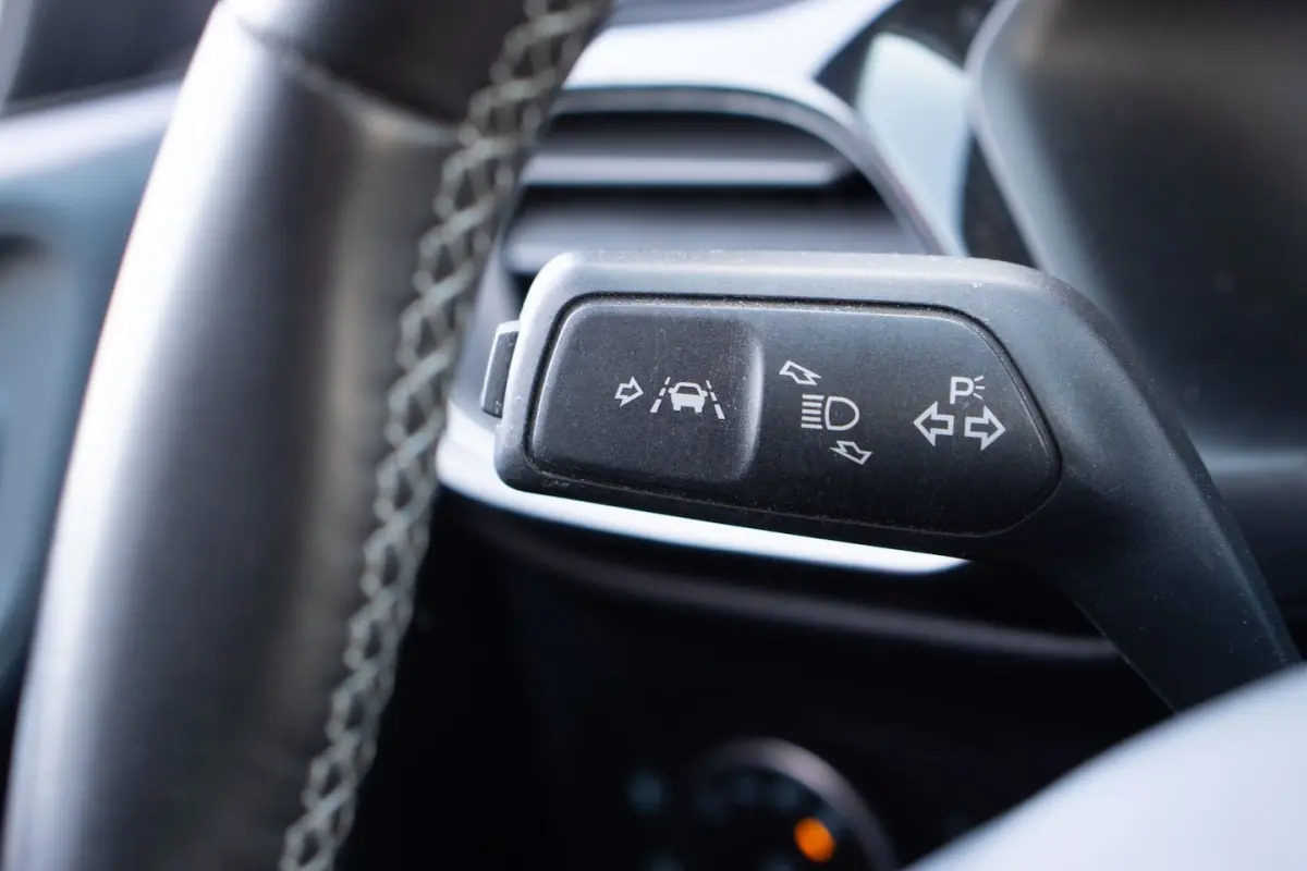 1.0 EcoBoost Hybrid Titanium NAVI/CRUISE/PDC
