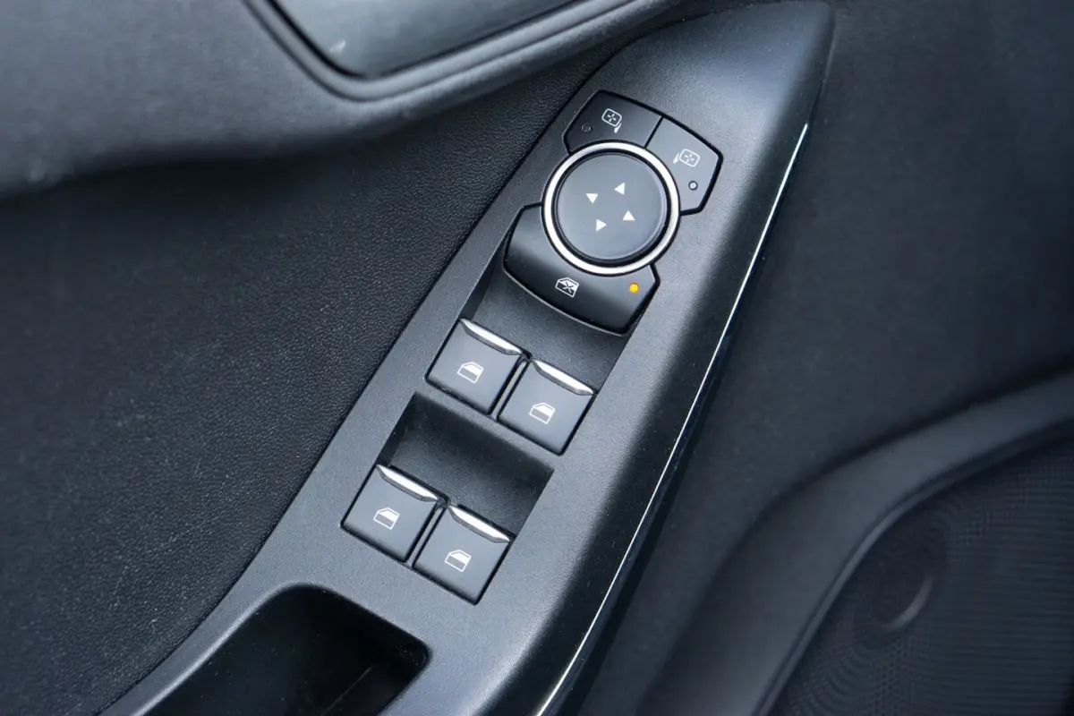 1.0 EcoBoost Hybrid Titanium NAVI/CRUISE/PDC