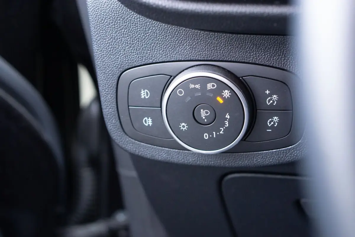 1.0 EcoBoost Hybrid Titanium NAVI/CRUISE/PDC