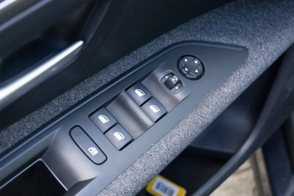 1.2 PureTech Active CARPLAY/PDC/CRUISE