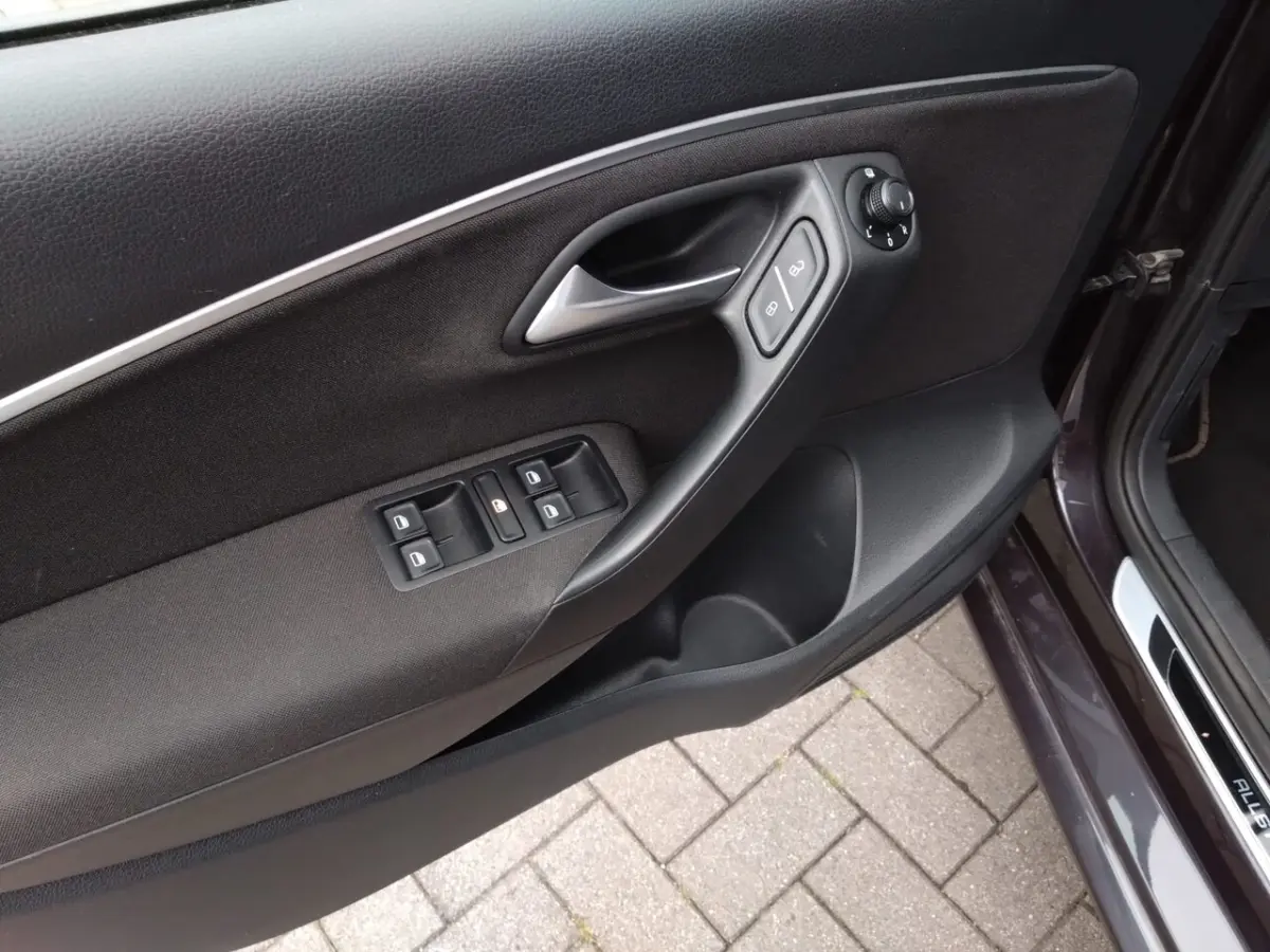 1.0 Comfortline Allstar uitvoering! PDC V+A Clima