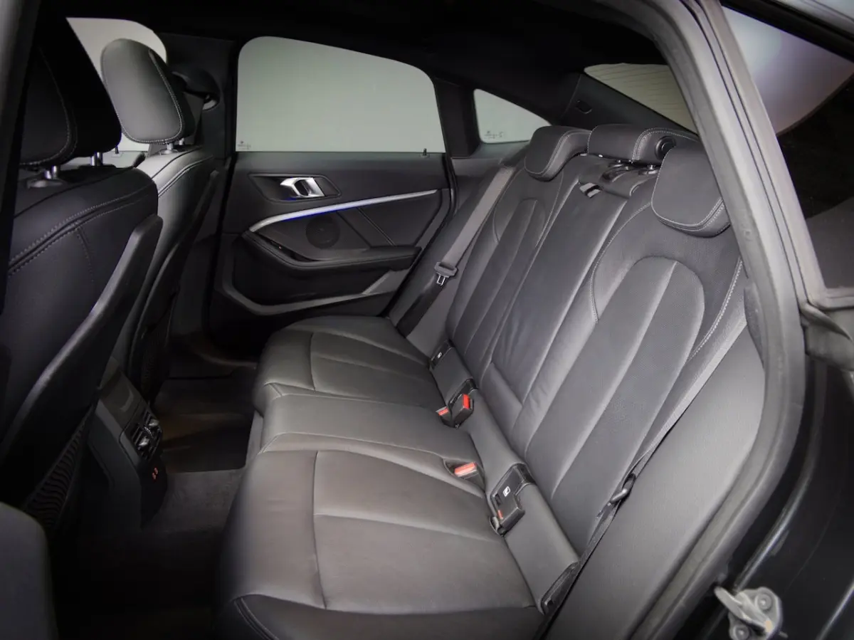 218i High Executive Edition M-Sport (ADAPTIVE CRUISE, SFEERVERLICHTING, PANO, APPLE CARPLA