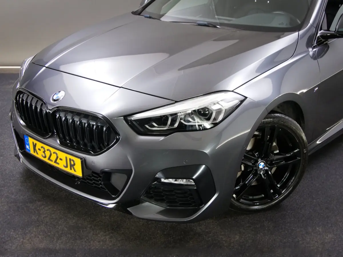 218i High Executive Edition M-Sport (ADAPTIVE CRUISE, SFEERVERLICHTING, PANO, APPLE CARPLA