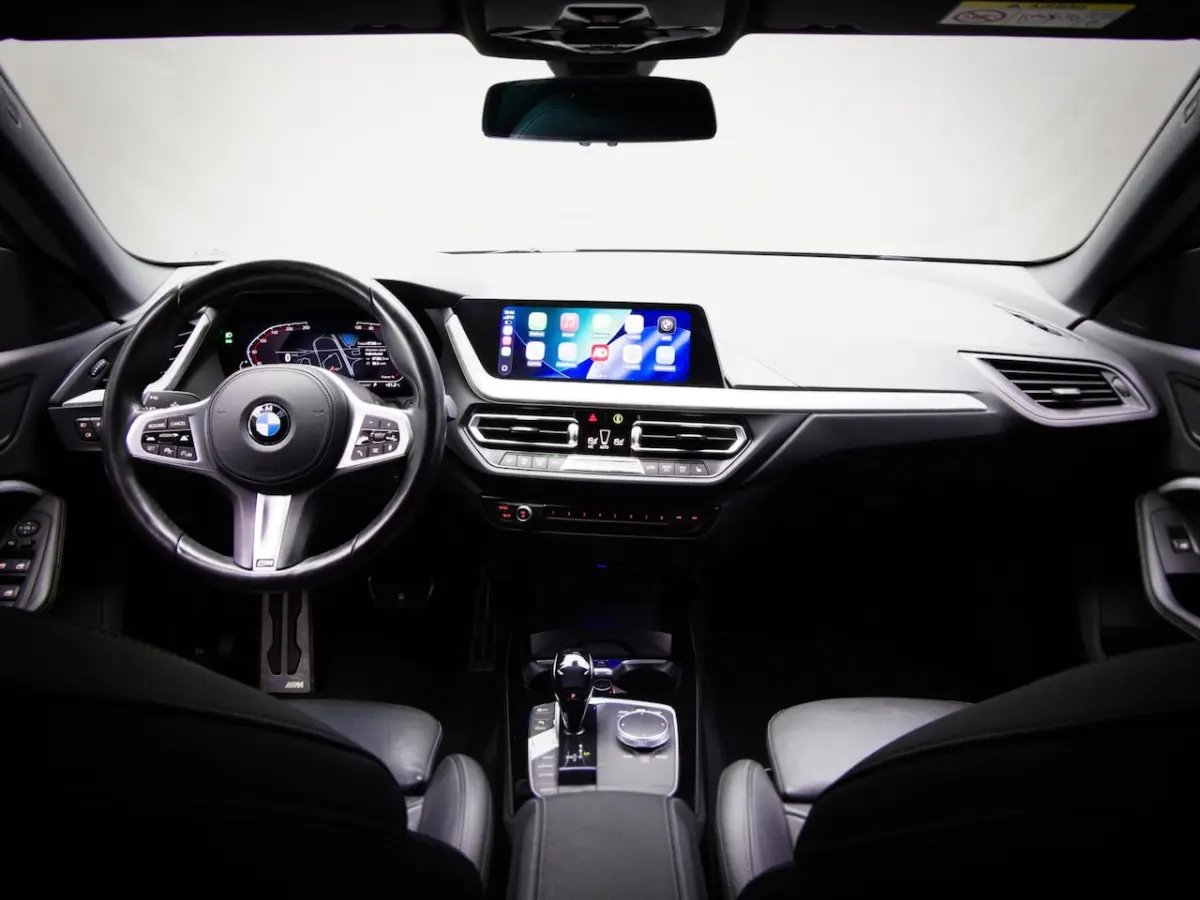 218i High Executive Edition M-Sport (ADAPTIVE CRUISE, SFEERVERLICHTING, PANO, APPLE CARPLA