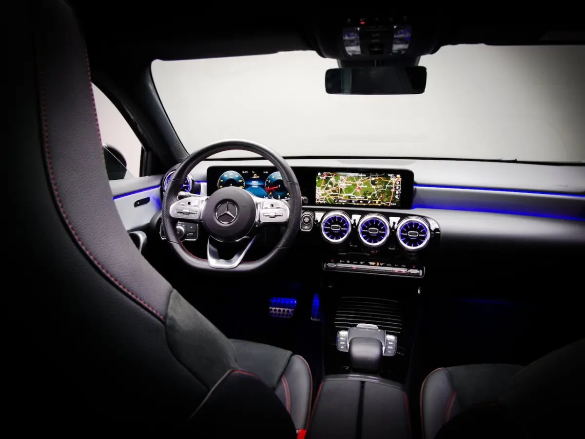 180 AMG Line (SFEERVERLICHTING, STOELVERWARMING, PANO, APPLE CARPLAY/ANDROID AUTO, MULTIFU