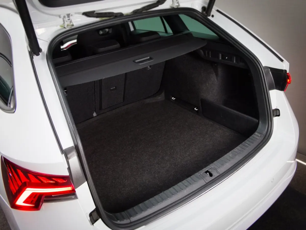 1.0 e-TSI Sport Business (TREKHAAK, SFEERVERLICHTING, DIGITAL COCKPIT, APPLE CARPLAY, SPOR