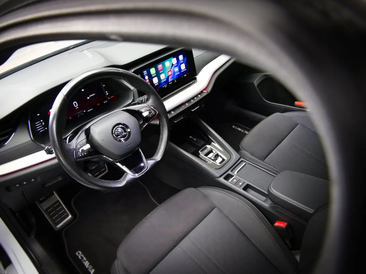 1.0 e-TSI Sport Business (TREKHAAK, SFEERVERLICHTING, DIGITAL COCKPIT, APPLE CARPLAY, SPOR