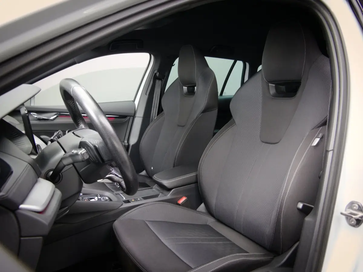 1.0 e-TSI Sport Business (TREKHAAK, SFEERVERLICHTING, DIGITAL COCKPIT, APPLE CARPLAY, SPOR