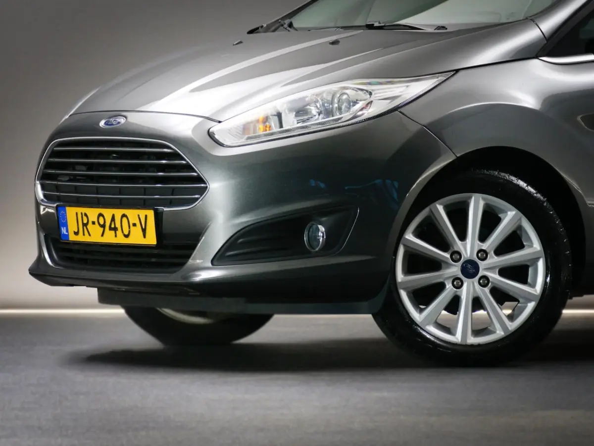 1.0 Titanium (NAVIGATIESYSTEEM, CLIMATE CONTROL, CRUISE CONTROL, PARKEERSENSOREN ACHTER, V
