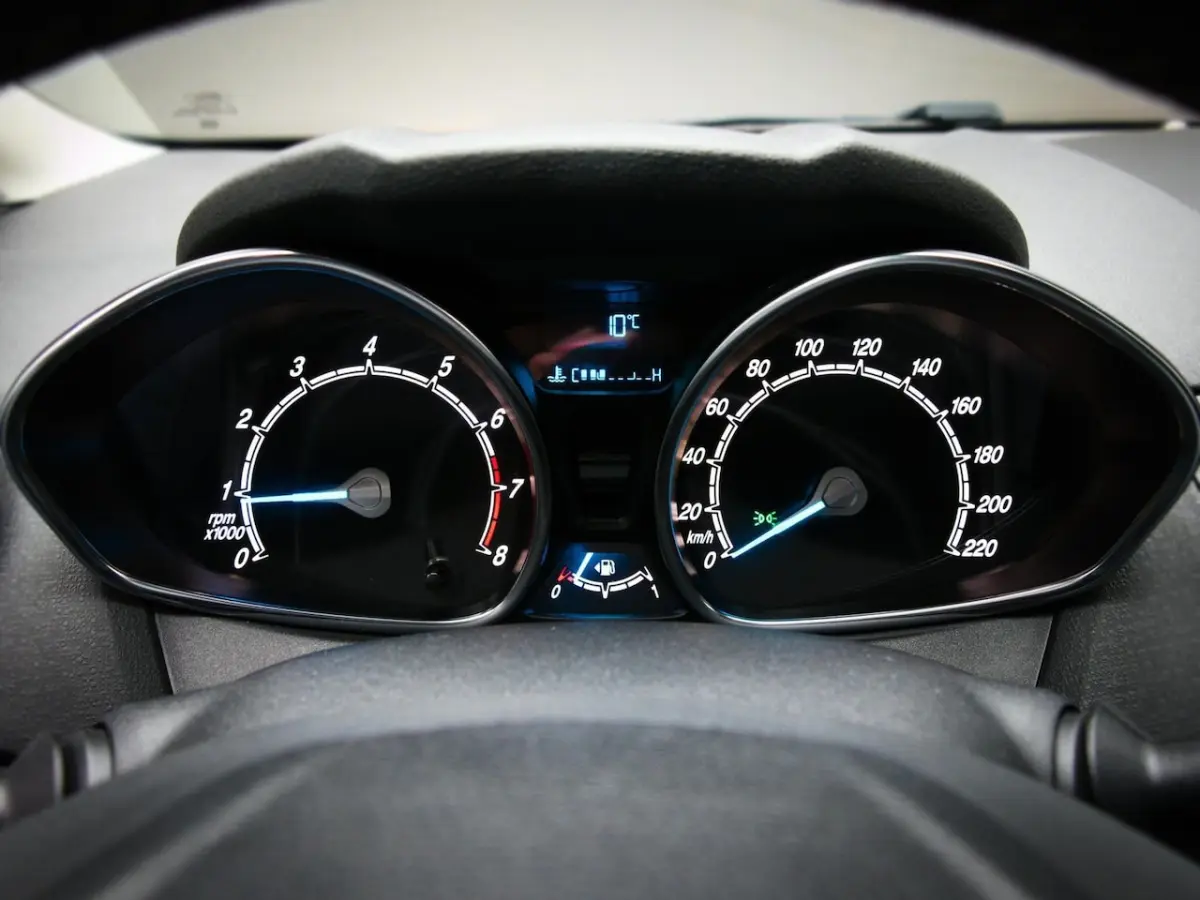 1.0 Titanium (NAVIGATIESYSTEEM, CLIMATE CONTROL, CRUISE CONTROL, PARKEERSENSOREN ACHTER, V