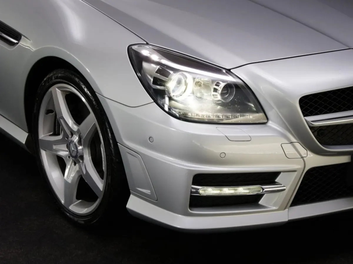 200 AMG-Line (SFEERVERLICHTING, STOEL- & NEKVERWARMING, NAVIGATIESYSTEEM, CRUISE CONTROL,