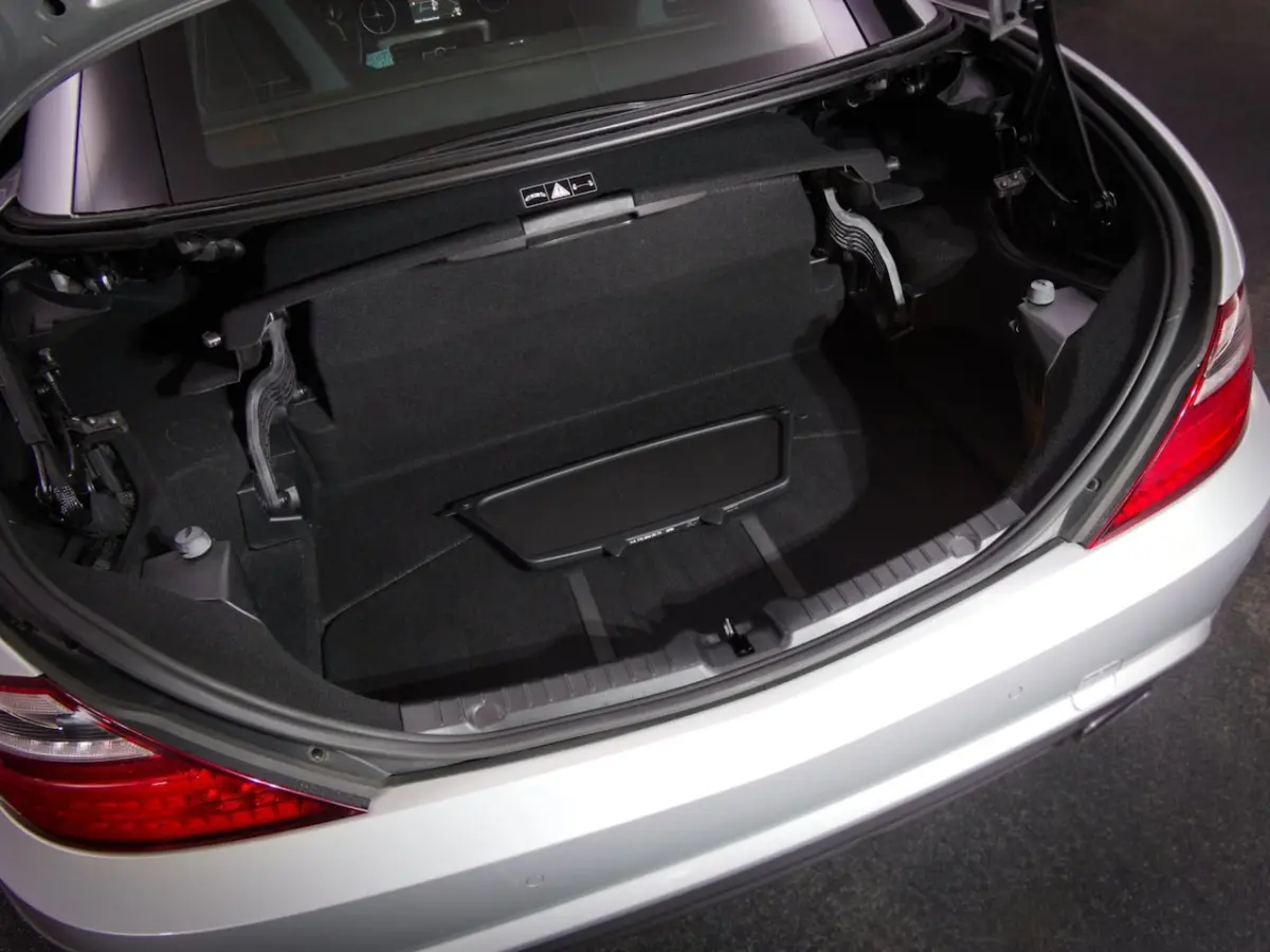200 AMG-Line (SFEERVERLICHTING, STOEL- & NEKVERWARMING, NAVIGATIESYSTEEM, CRUISE CONTROL,