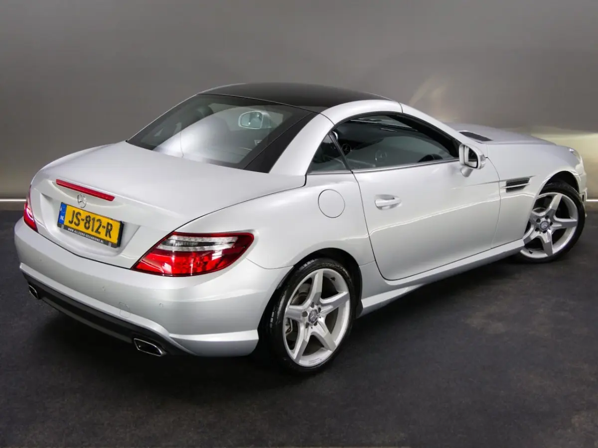 200 AMG-Line (SFEERVERLICHTING, STOEL- & NEKVERWARMING, NAVIGATIESYSTEEM, CRUISE CONTROL,