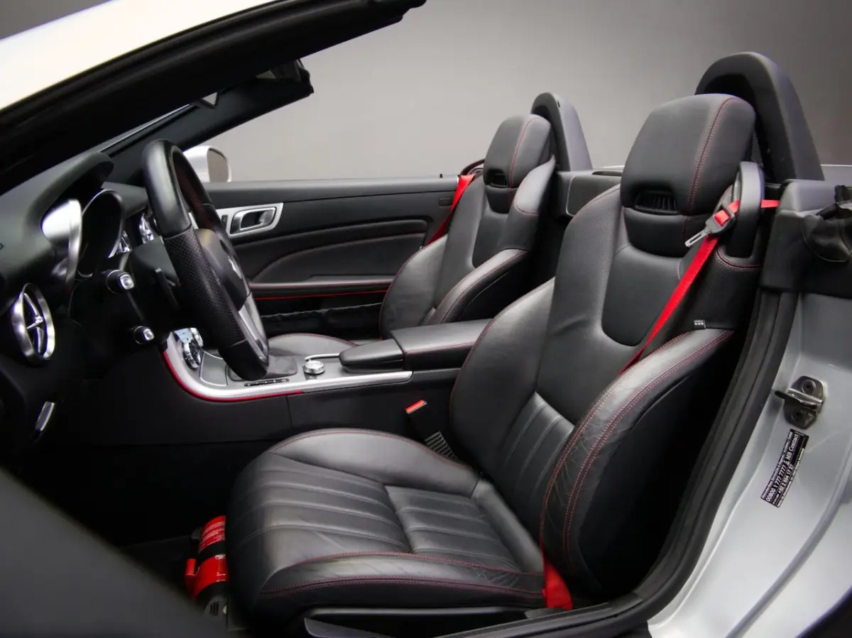 200 AMG-Line (SFEERVERLICHTING, STOEL- & NEKVERWARMING, NAVIGATIESYSTEEM, CRUISE CONTROL,
