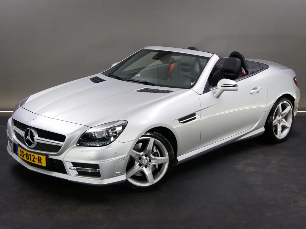 200 AMG-Line (SFEERVERLICHTING, STOEL- & NEKVERWARMING, NAVIGATIESYSTEEM, CRUISE CONTROL,