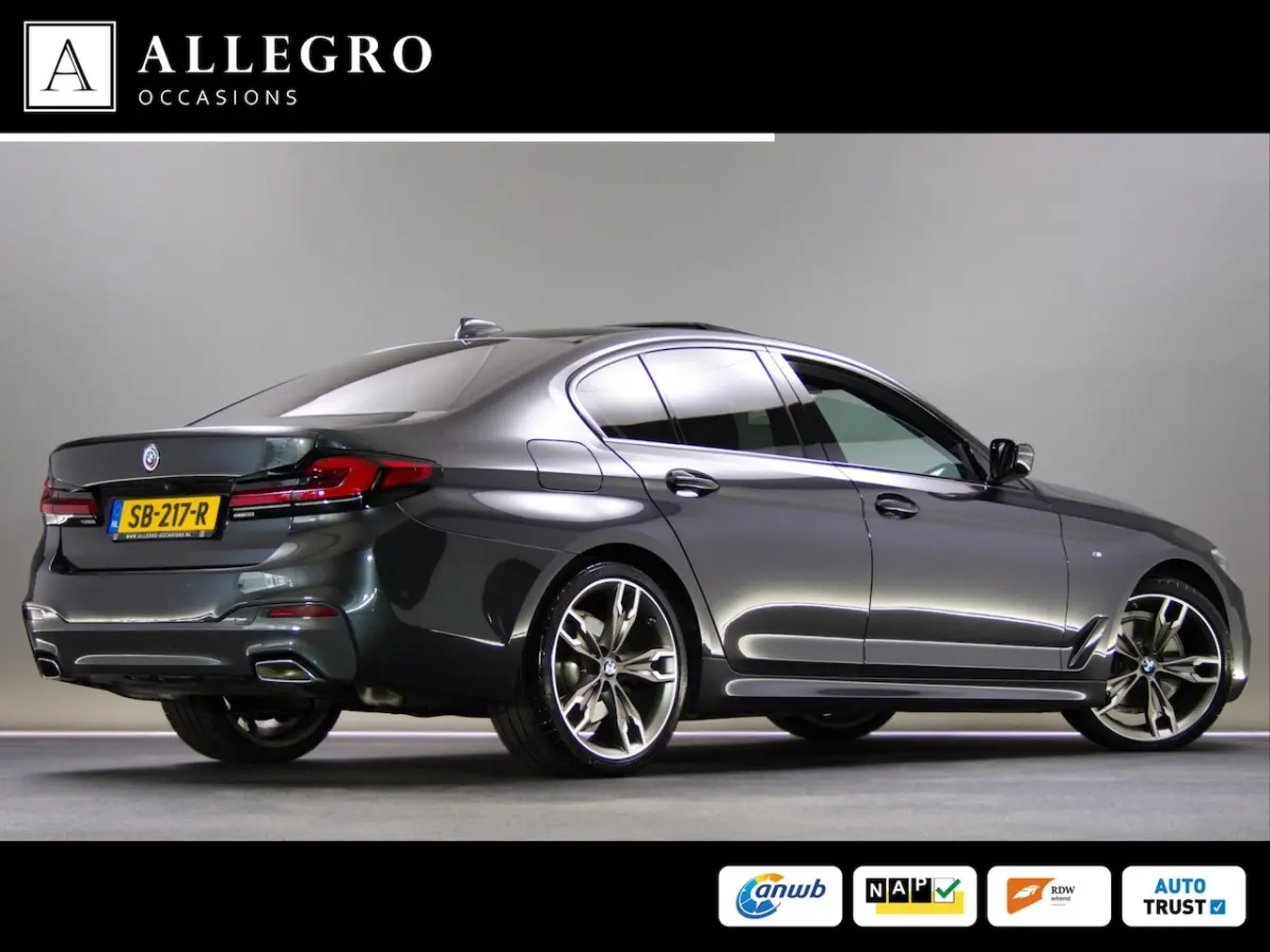 520i High Executive M-Sport (SFEERVERLICHTING, PANORAMADAK, HEAD-UP DISPLAY, NAVIGATIE PRO